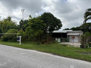 220 NW 144th St, Miami, FL 33168