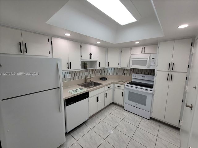 300 Bayview Drive 603, Sunny Isles Beach, FL 33160