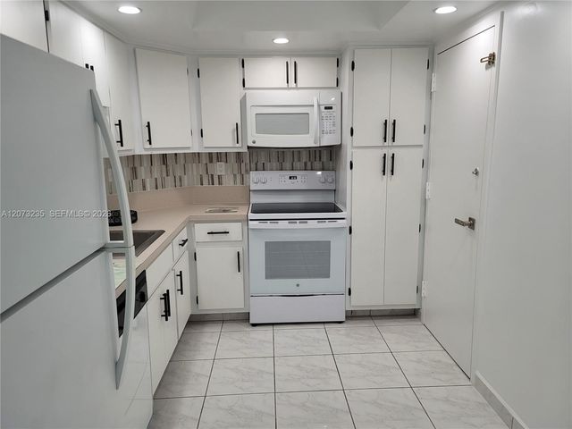 300 Bayview Drive 603, Sunny Isles Beach, FL 33160