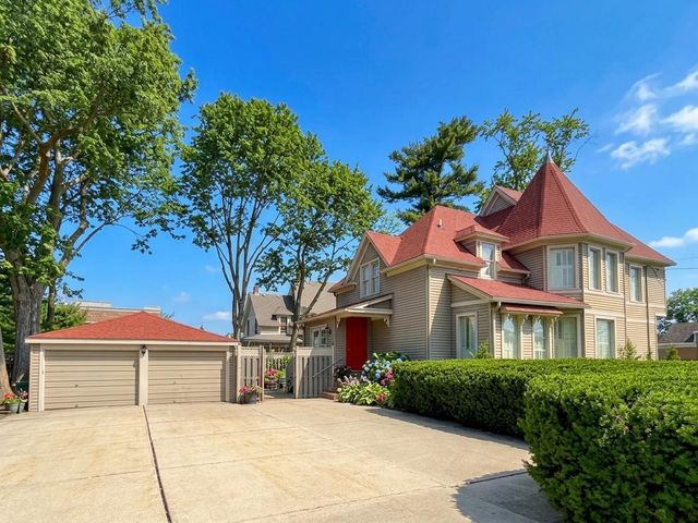 28 S 5th Street, Geneva, IL 60134