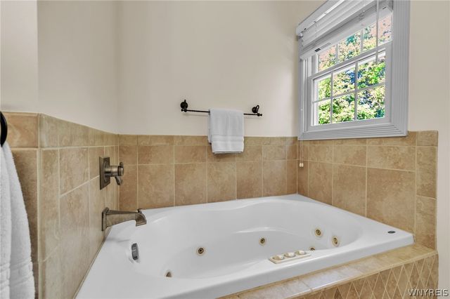75 Brunck Road, Lancaster, NY 14086