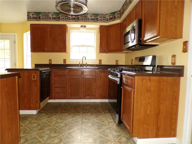 6767 Mars Crider Rd, Seven Fields Boro, PA 16046