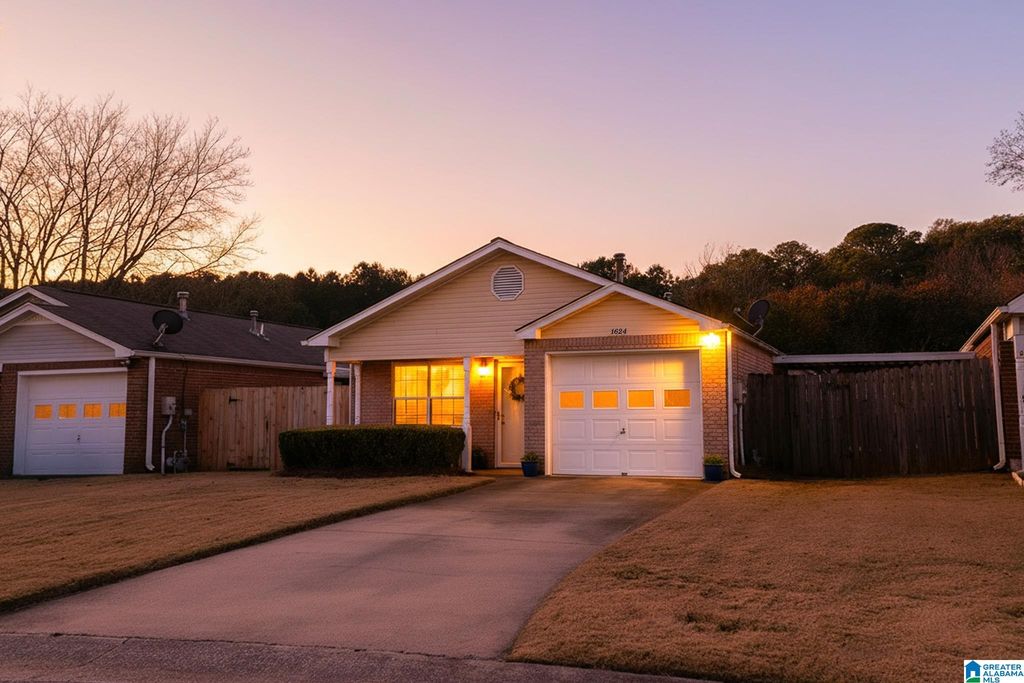 1824 STONEHENGE DRIVE, Center Point, AL 35215