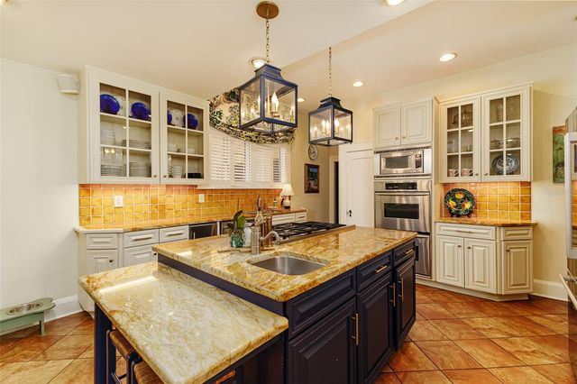 327 MIRAMAR ROAD, Lakeland, FL 33803