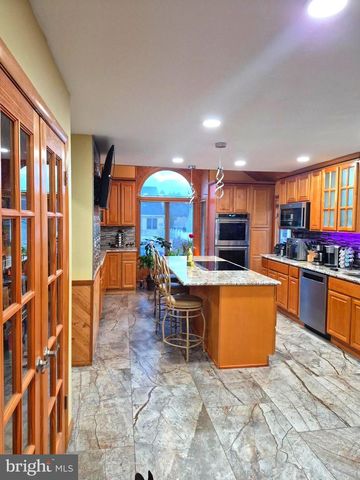 8908 SPRINGVIEW RD, Philadelphia, PA 19111