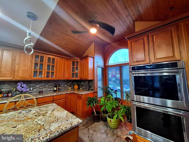 8908 SPRINGVIEW RD, Philadelphia, PA 19111