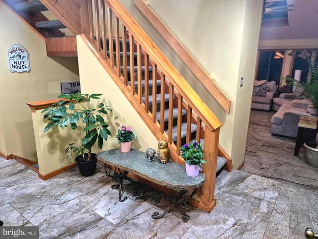 8908 SPRINGVIEW RD, Philadelphia, PA 19111