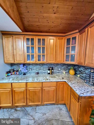 8908 SPRINGVIEW RD, Philadelphia, PA 19111