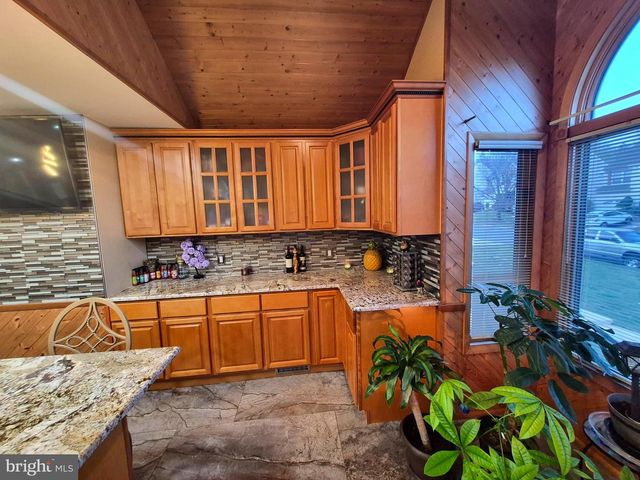 8908 SPRINGVIEW RD, Philadelphia, PA 19111