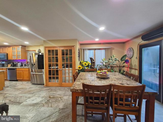 8908 SPRINGVIEW RD, Philadelphia, PA 19111