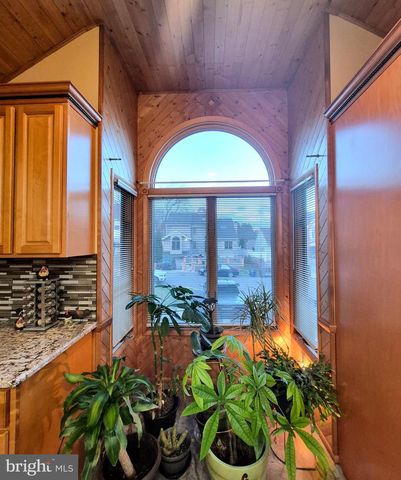 8908 SPRINGVIEW RD, Philadelphia, PA 19111