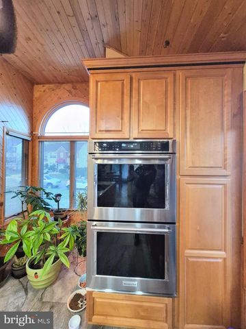 8908 SPRINGVIEW RD, Philadelphia, PA 19111