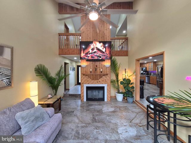 8908 SPRINGVIEW RD, Philadelphia, PA 19111