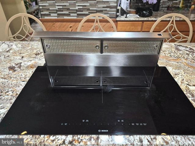 8908 SPRINGVIEW RD, Philadelphia, PA 19111