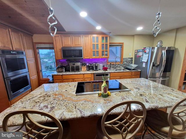 8908 SPRINGVIEW RD, Philadelphia, PA 19111