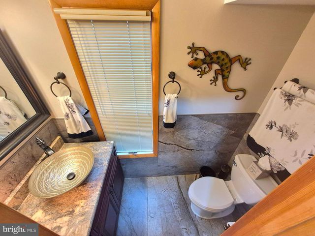 8908 SPRINGVIEW RD, Philadelphia, PA 19111