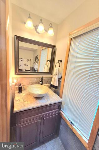 8908 SPRINGVIEW RD, Philadelphia, PA 19111