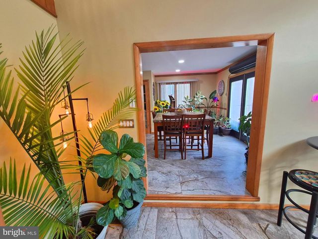 8908 SPRINGVIEW RD, Philadelphia, PA 19111