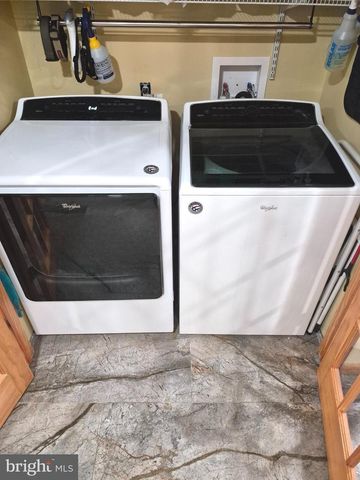 8908 SPRINGVIEW RD, Philadelphia, PA 19111