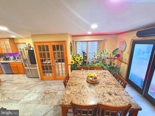 8908 SPRINGVIEW RD, Philadelphia, PA 19111