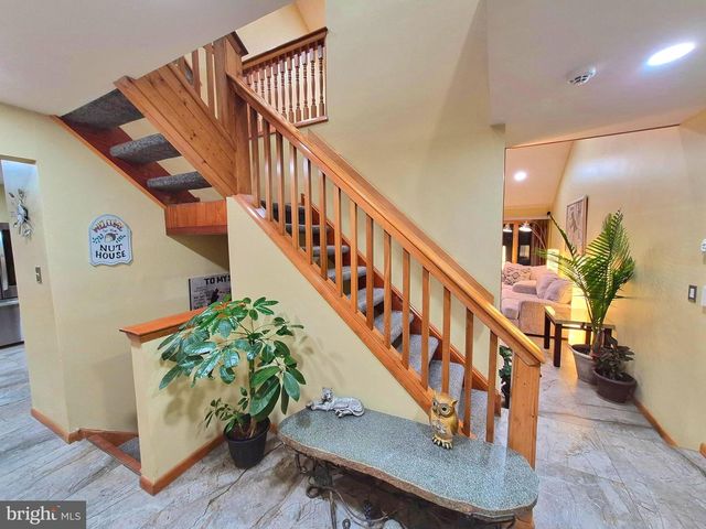 8908 SPRINGVIEW RD, Philadelphia, PA 19111