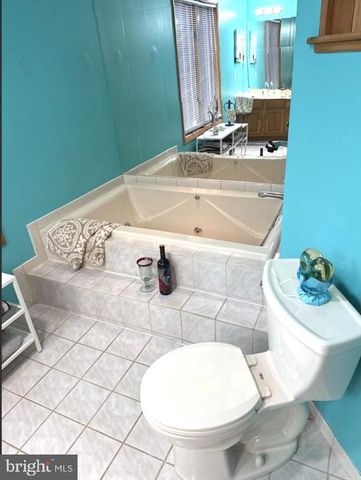 8908 SPRINGVIEW RD, Philadelphia, PA 19111