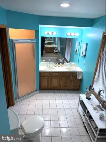 8908 SPRINGVIEW RD, Philadelphia, PA 19111