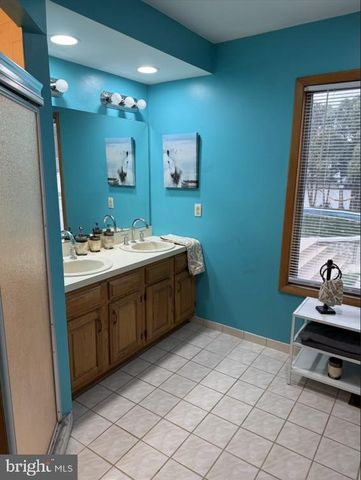 8908 SPRINGVIEW RD, Philadelphia, PA 19111