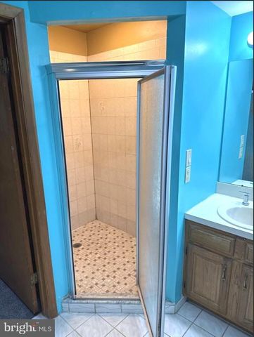 8908 SPRINGVIEW RD, Philadelphia, PA 19111