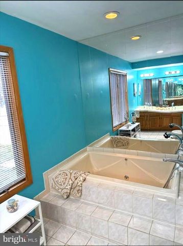 8908 SPRINGVIEW RD, Philadelphia, PA 19111