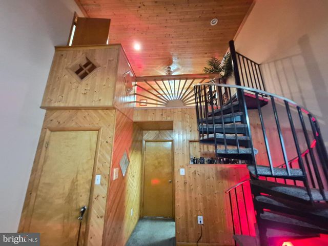 8908 SPRINGVIEW RD, Philadelphia, PA 19111