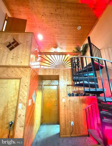 8908 SPRINGVIEW RD, Philadelphia, PA 19111