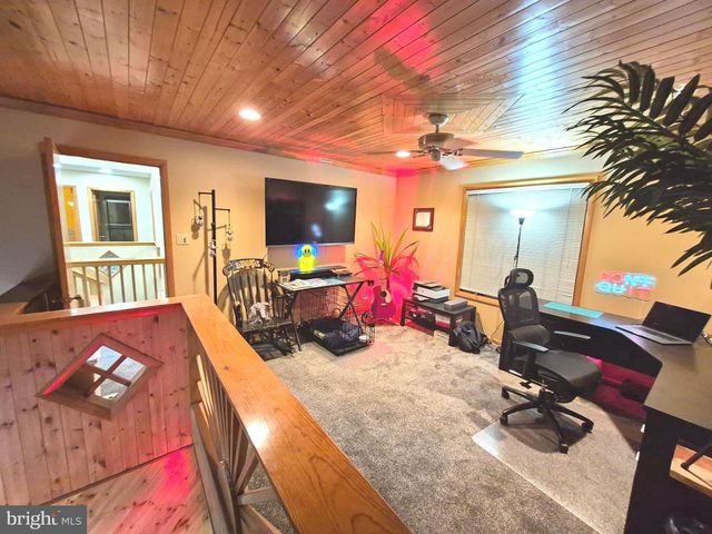 8908 SPRINGVIEW RD, Philadelphia, PA 19111