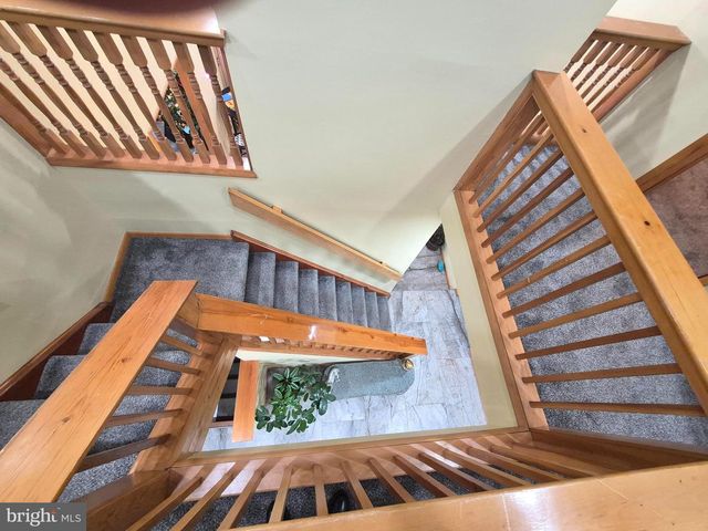 8908 SPRINGVIEW RD, Philadelphia, PA 19111