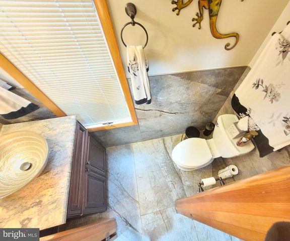 8908 SPRINGVIEW RD, Philadelphia, PA 19111