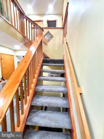 8908 SPRINGVIEW RD, Philadelphia, PA 19111