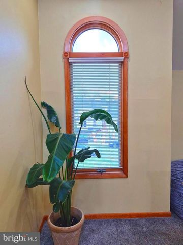 8908 SPRINGVIEW RD, Philadelphia, PA 19111