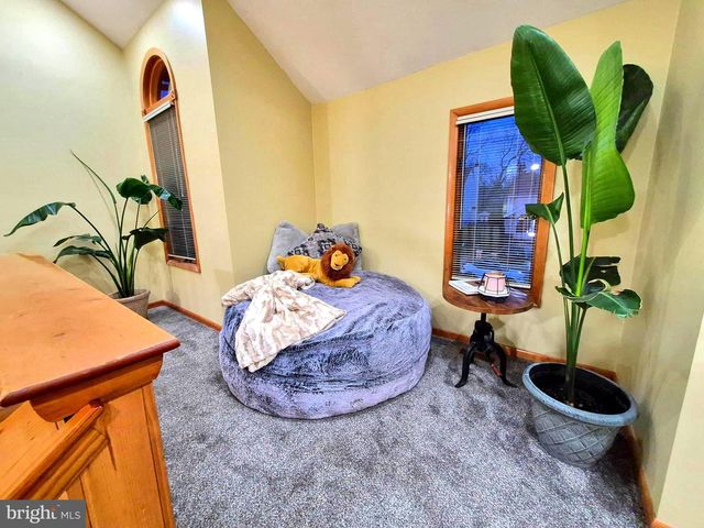 8908 SPRINGVIEW RD, Philadelphia, PA 19111