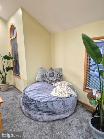 8908 SPRINGVIEW RD, Philadelphia, PA 19111