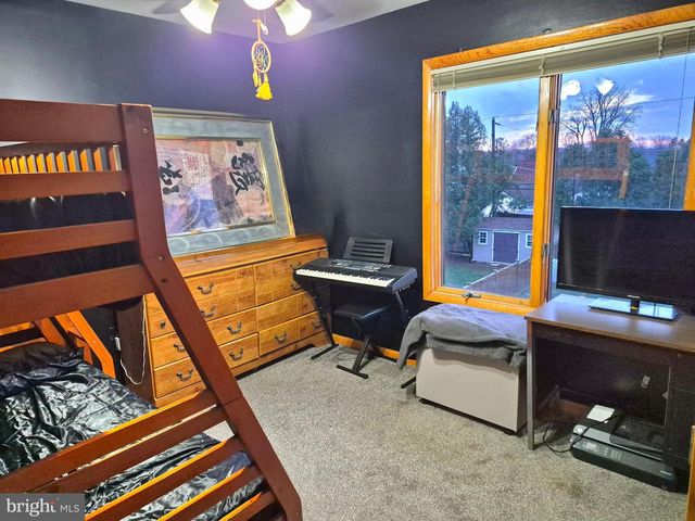 8908 SPRINGVIEW RD, Philadelphia, PA 19111