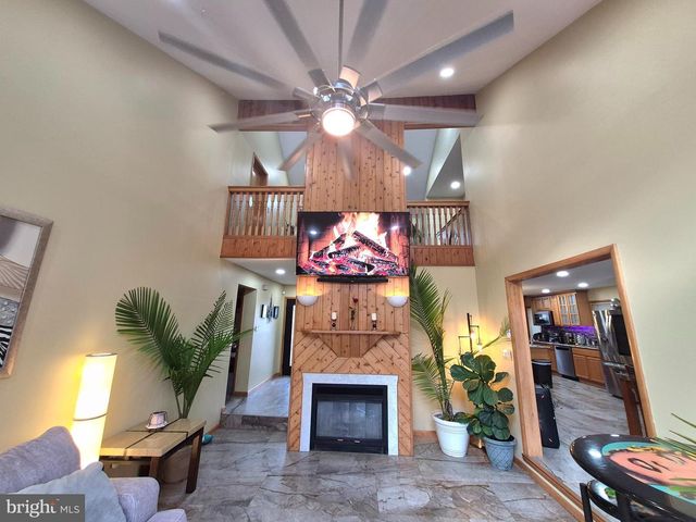 8908 SPRINGVIEW RD, Philadelphia, PA 19111