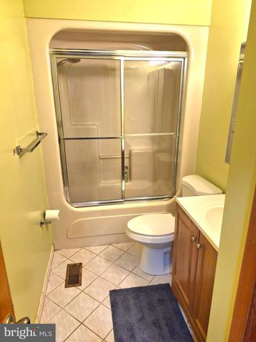 8908 SPRINGVIEW RD, Philadelphia, PA 19111