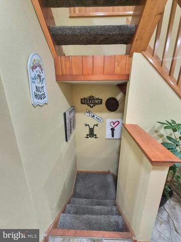 8908 SPRINGVIEW RD, Philadelphia, PA 19111