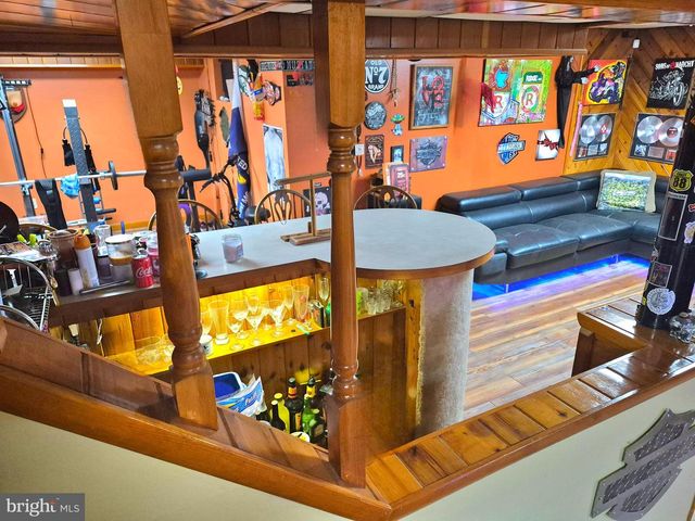 8908 SPRINGVIEW RD, Philadelphia, PA 19111