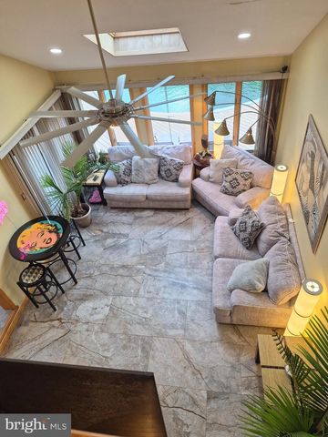 8908 SPRINGVIEW RD, Philadelphia, PA 19111