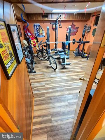 8908 SPRINGVIEW RD, Philadelphia, PA 19111