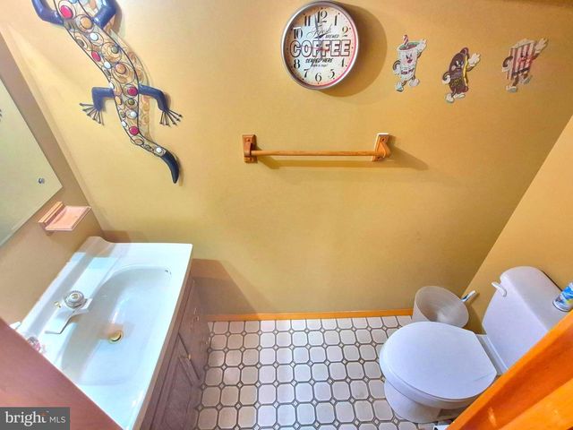 8908 SPRINGVIEW RD, Philadelphia, PA 19111