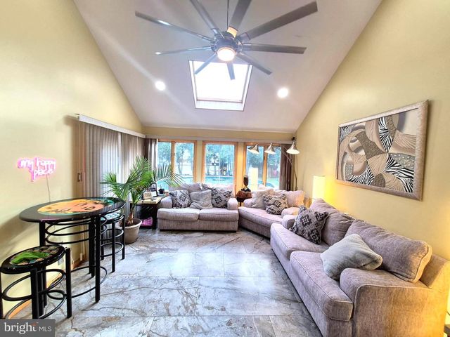 8908 SPRINGVIEW RD, Philadelphia, PA 19111