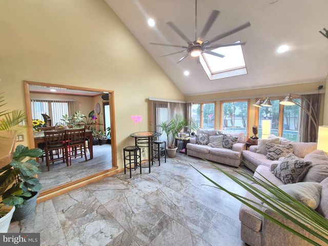 8908 SPRINGVIEW RD, Philadelphia, PA 19111