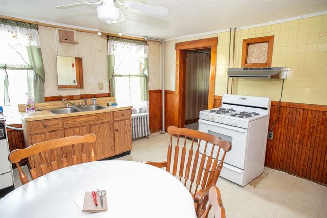202 Pierce St, Leominster, MA 01453